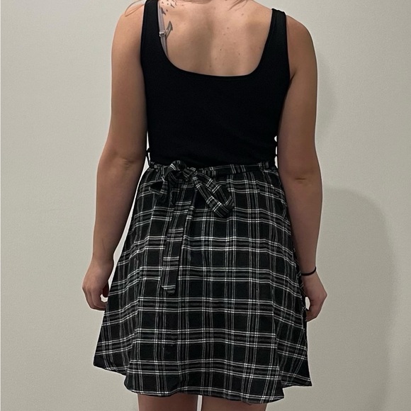 Black and plaid dress - Picture 2 of 2